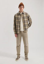 Afbeelding in Gallery-weergave laden, DS_Gus flannel shirt