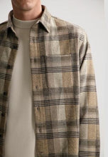 Afbeelding in Gallery-weergave laden, DS_Gus flannel shirt